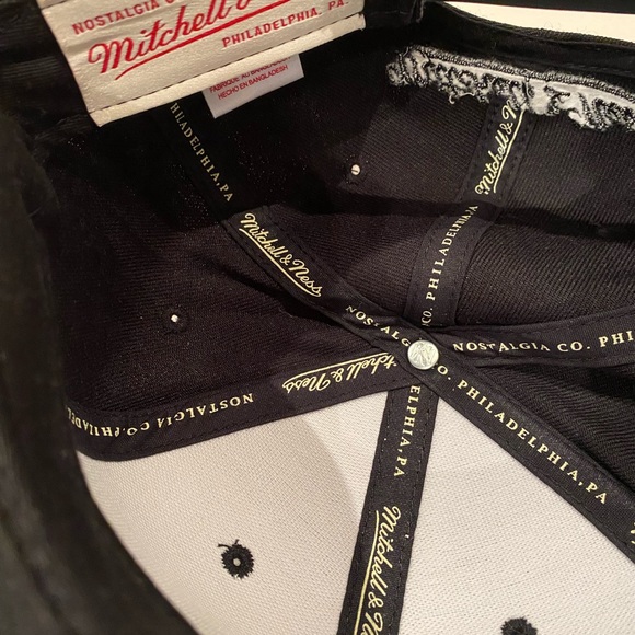 Snap back/adjustable Toronto Raptors hats. - Picture 8 of 9